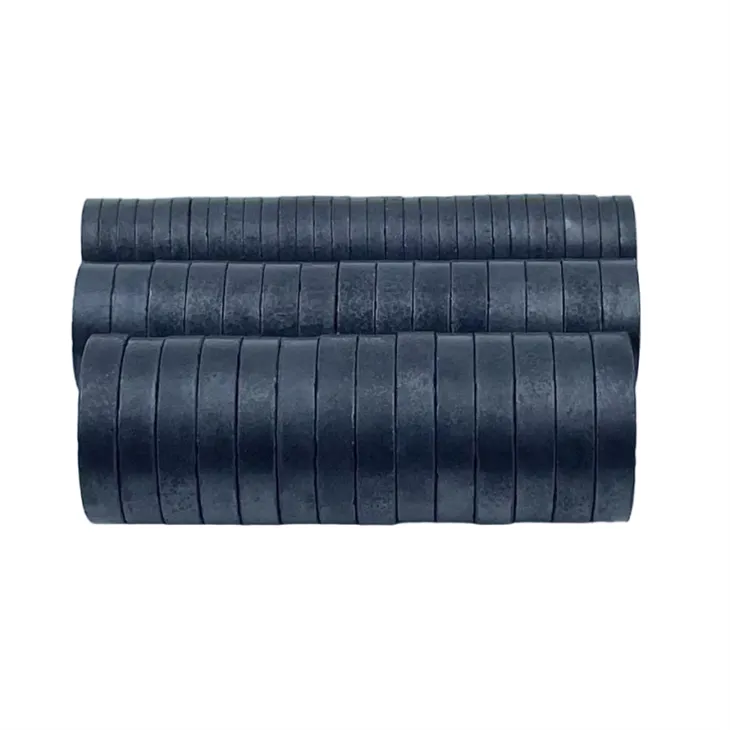 Stiprūs ferito magnetai